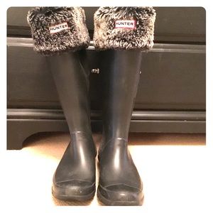 Hunter tall boot socks with grey faux fur trim
